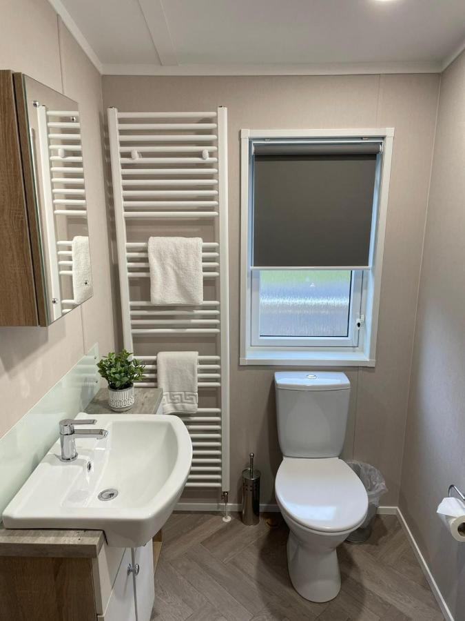 יורק Lotus Lodge With Hot Tub מראה חיצוני תמונה